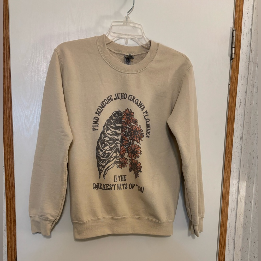 Women’s Gildan Beige Graphic Crewneck Sweatshirt
